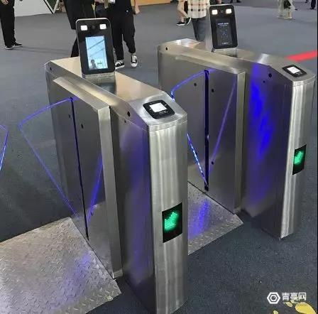 展會(huì)人臉識(shí)別門(mén)禁一體機(jī) 以云棲大會(huì)相框機(jī)配置為例